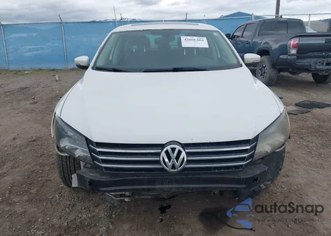 2013 Volkswagen Passat 2.5L Se z USA, uszkodzony, nr VIN 1VWBP7A34DC150667